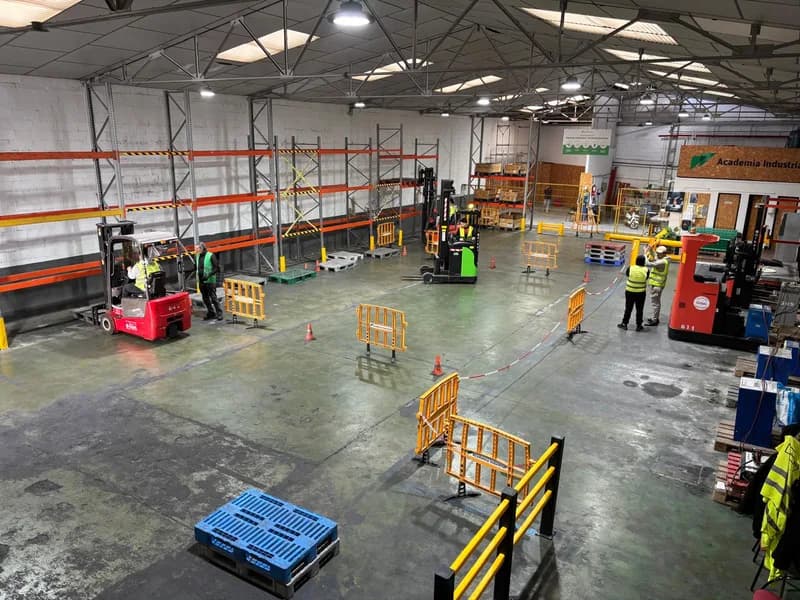 Nave diáfana con puente grua  TAY 1200 M2