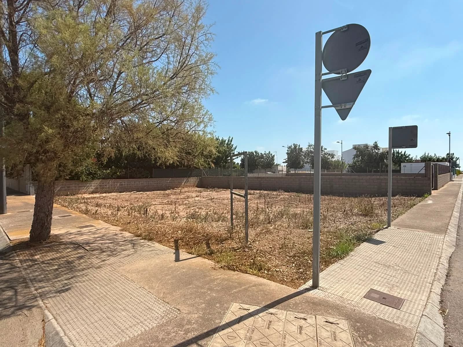 05 Parcela urbana esquinera 450M2